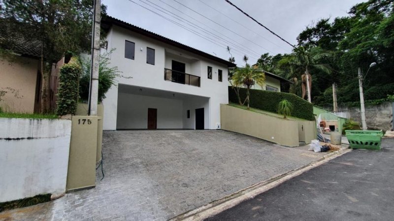 Casa em Condomínio - Venda - Arujá Country Club - Arujá - SP