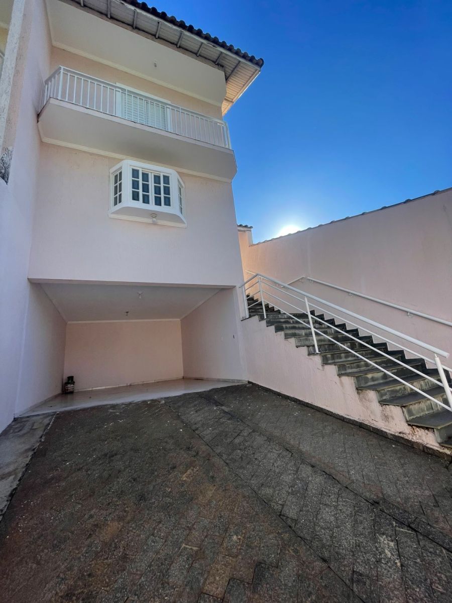 Casa - Aluguel - Centro - Aruj� - SP