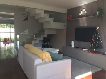 Casa a Venda. 3 Suites -4 Vagas -- Cond. Sun Ville