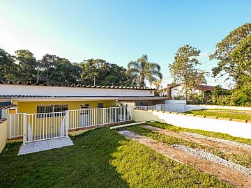 Casa para Locao- 2 dormitrios. 2 Vagas. Sunset