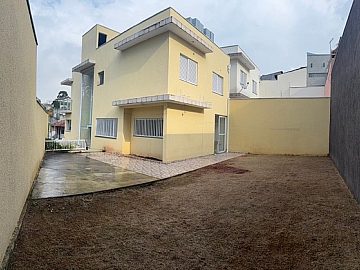 Casa p/ locao . 3 Suites . Aruj - Centro